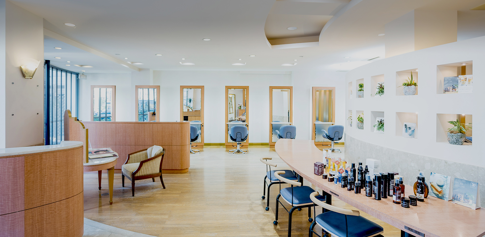 Natural(ナチュラル)Nestle(ネスル)Neutral(ニュートラル)3つの想いでお客様の「いつまでも綺麗にいたい」をサポートいたします。