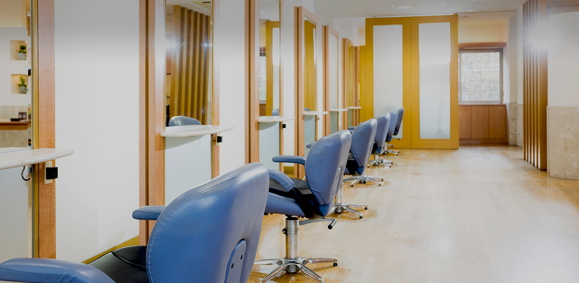 Natural(ナチュラル)Nestle(ネスル)Neutral(ニュートラル)3つの想いでお客様の「いつまでも綺麗にいたい」をサポートいたします。